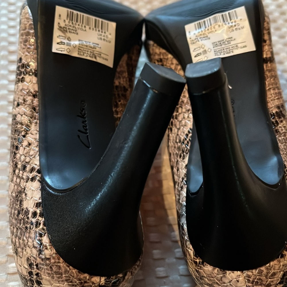 Women's Clarks Collection Adriel Viola Taupe Snake High Heels Comfort Fit VGC - Picture 3 of 5
